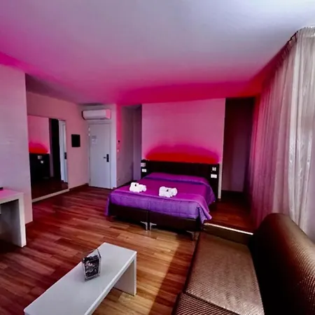 Larotonda Hotell *