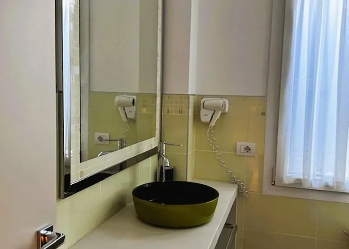 Larotonda Szálloda *